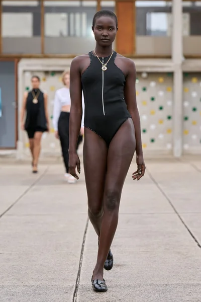 Look 50